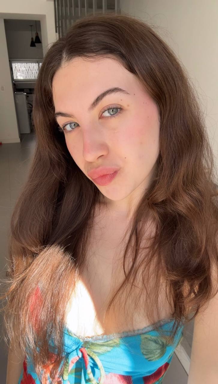 Nude girl Amber in Male