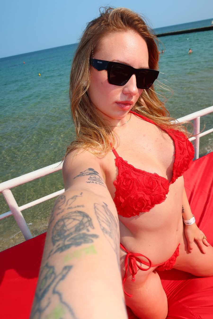 Take a pause and enjoy KateV — streaming from Male