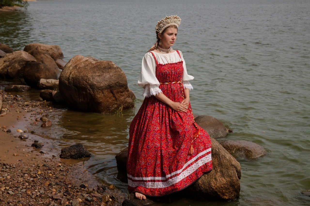 Women in Slavic costumes in Male