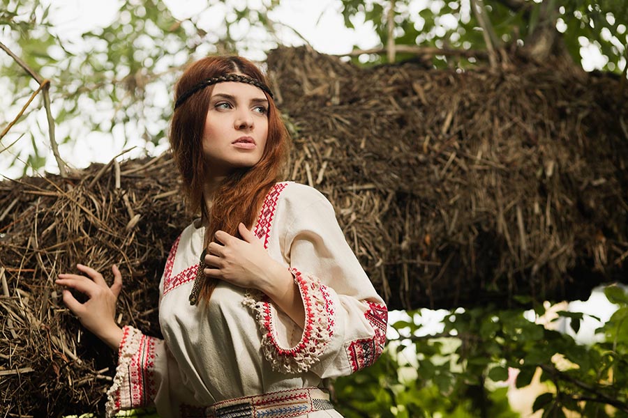 Women in Slavic costumes in Male