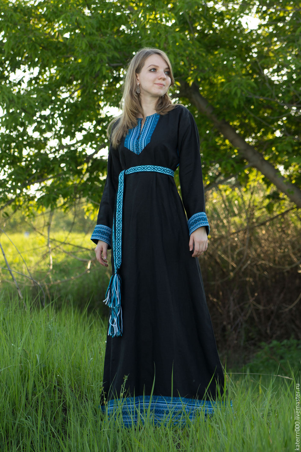 Women in Slavic costumes in Male