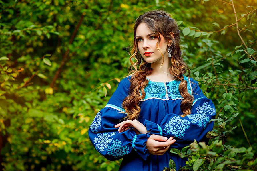 Sexy photo Women in Slavic costumes in Male