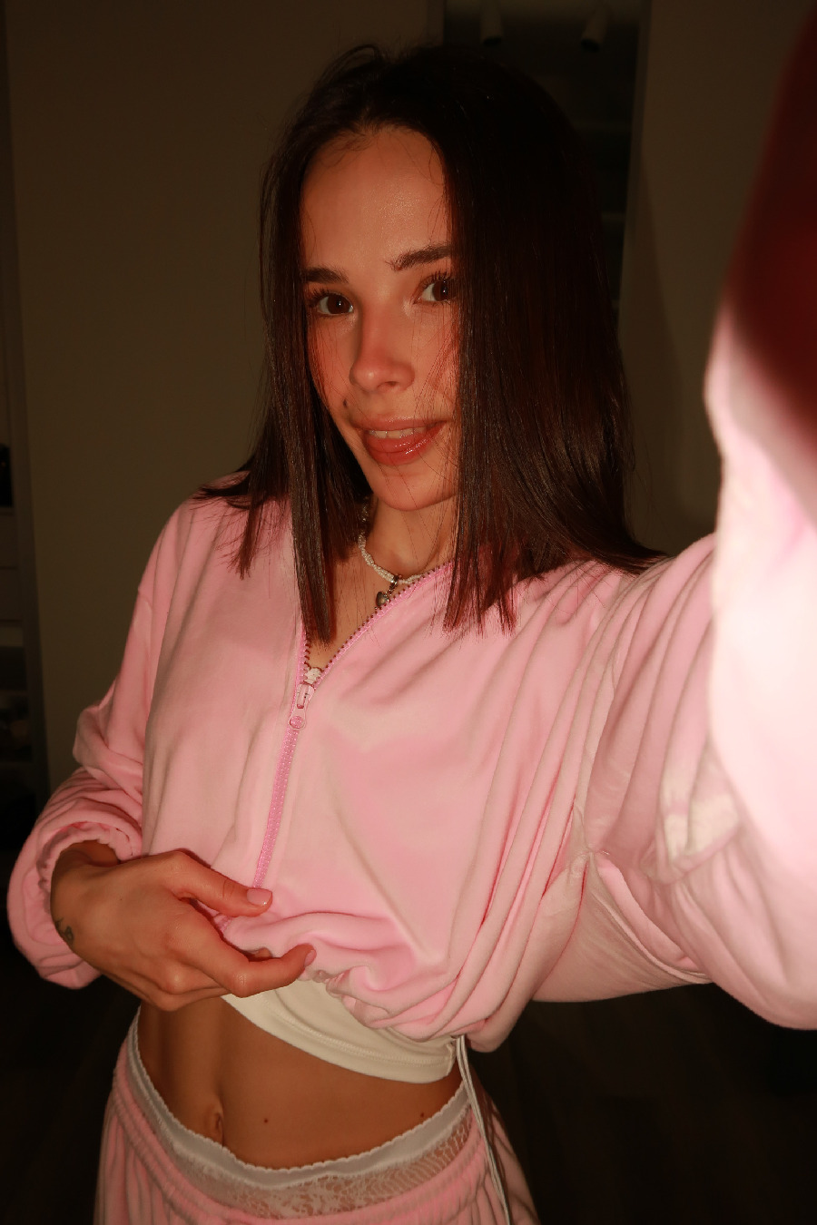 Tina brings the glow — live moments in Male