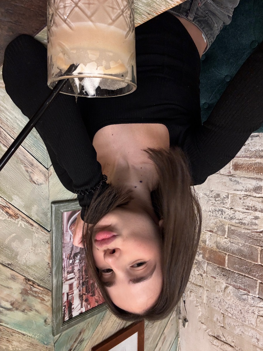 Fresh photos, fresh mood — Tina online in Male